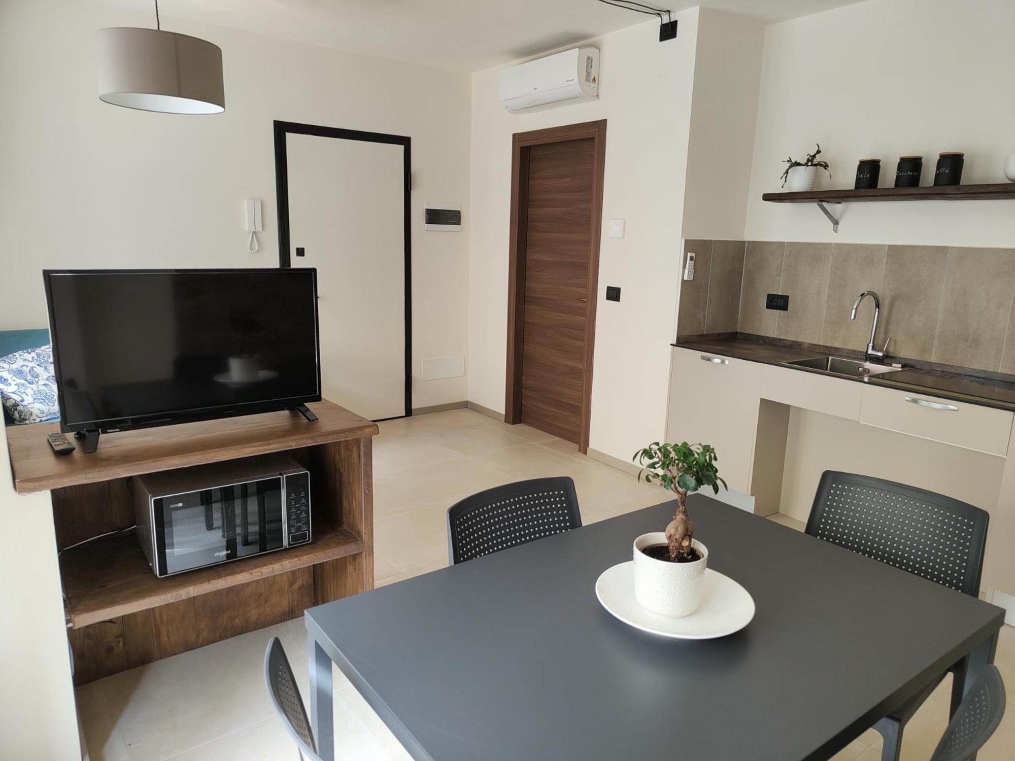 Apartament Domus Acaja Pinerolo Zewnętrze zdjęcie